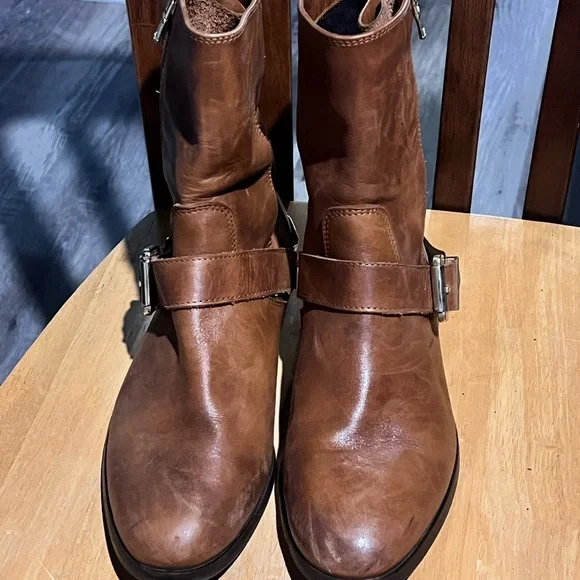 Charles David Tan Leather Shoes - Picture 2 of 5